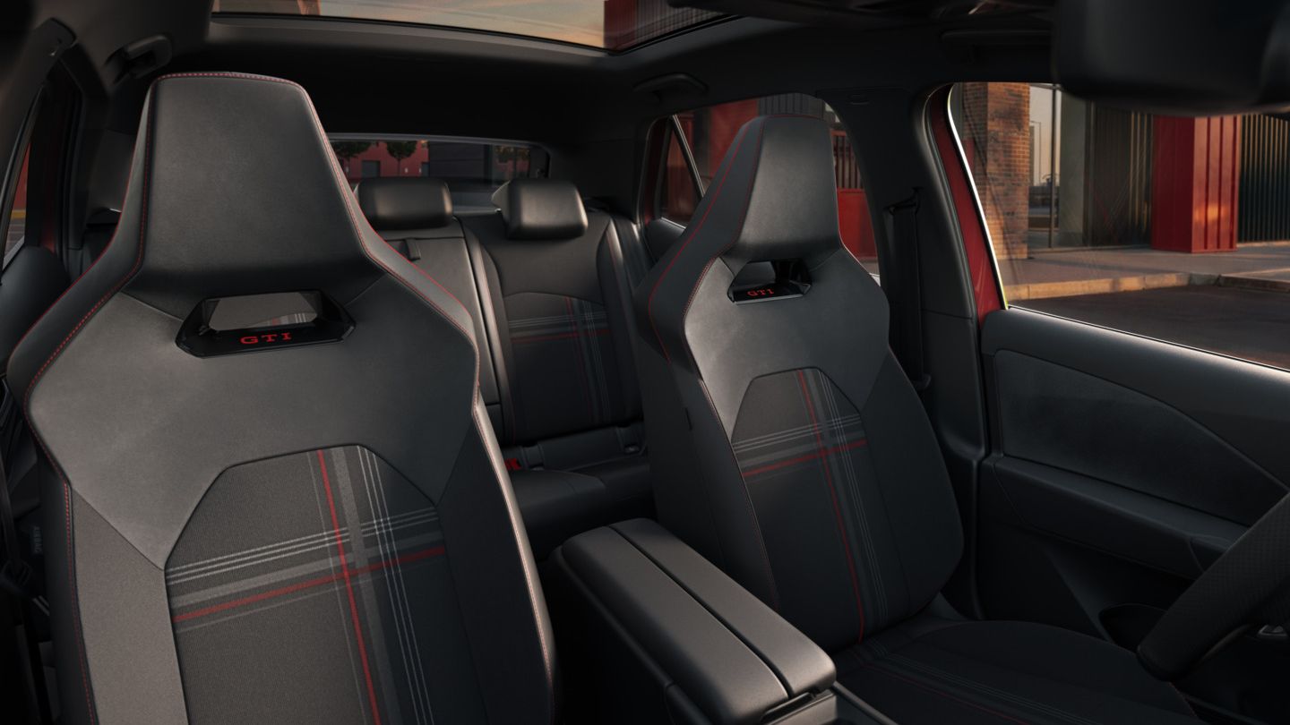 [AI-modified] – Pohľad na predné sedadlá VW ID.3 GTI s karovaným vzorom GTI