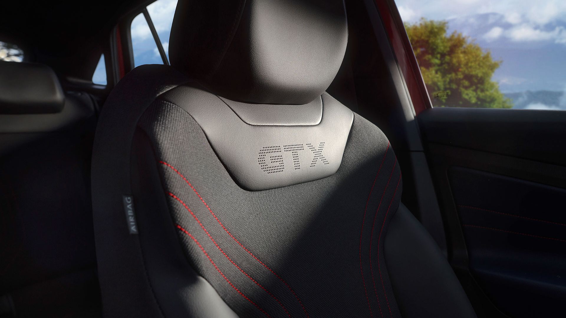Logo GTX na sedadle vodiča VW ID.5 GTX. 