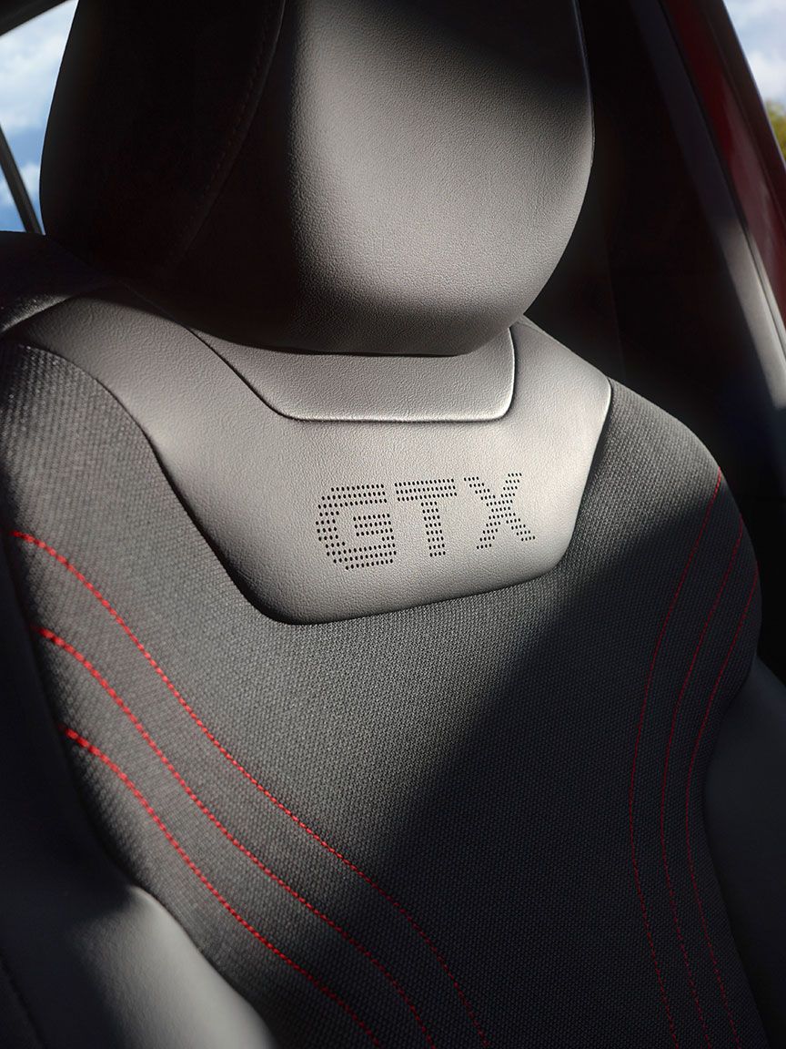 Logo GTX na sedadle vodiča VW ID.5 GTX. 