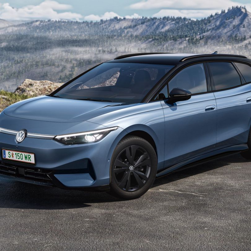 Predné koleso modrého vozidla VW ID.7 Tourer s ráfikom Bergen.