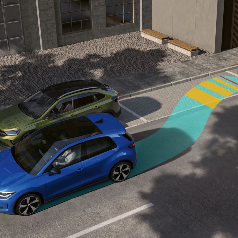 Na obrázku je vozidlo VW ID. Polo, ktoré pomocou systému Park Assist Plus cúva na bočné parkovacie miesto.
