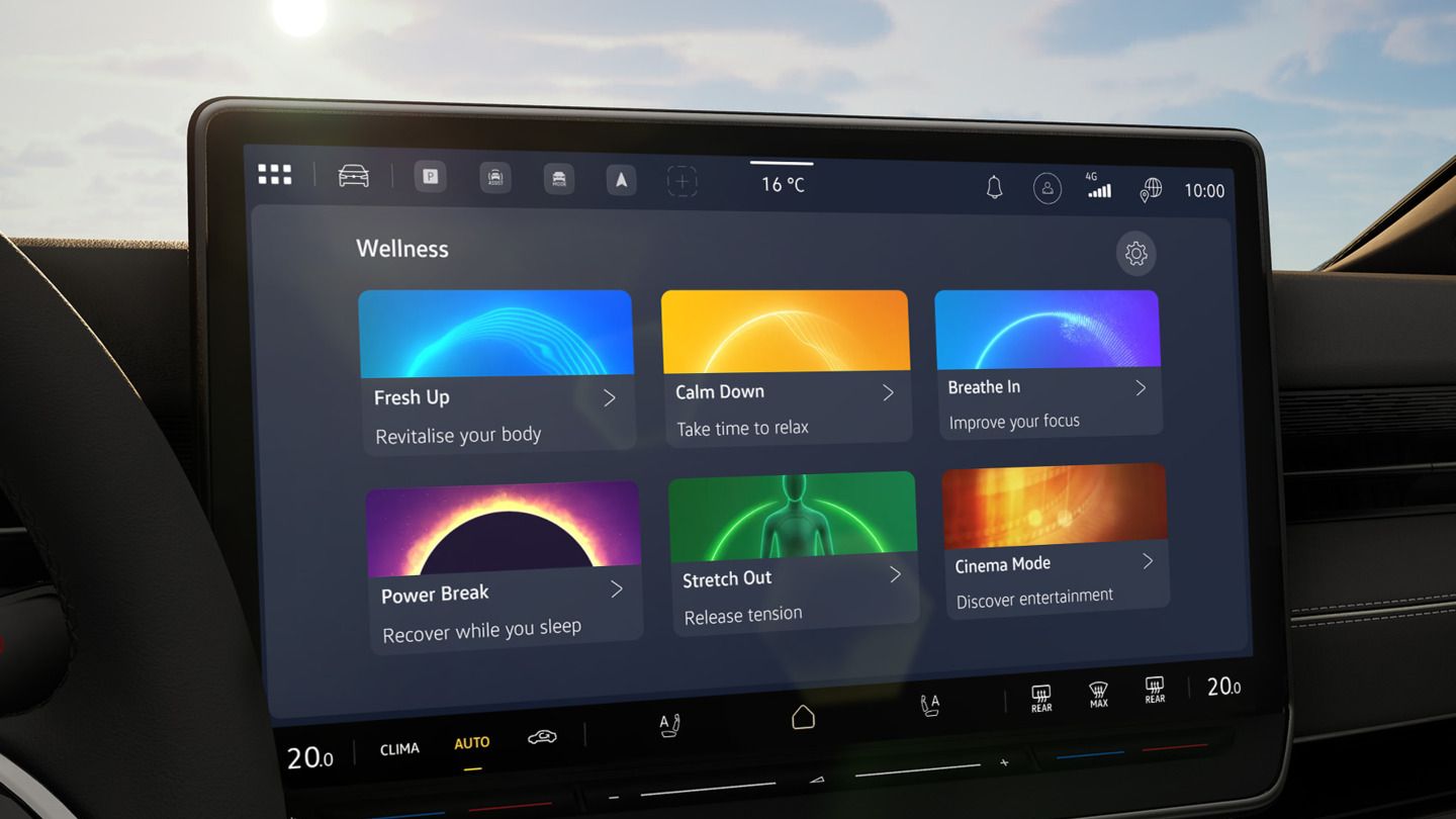 Na obrázku je zobrazený systém infotainment a rôzne wellness režimy, ktoré sú k dispozícii.