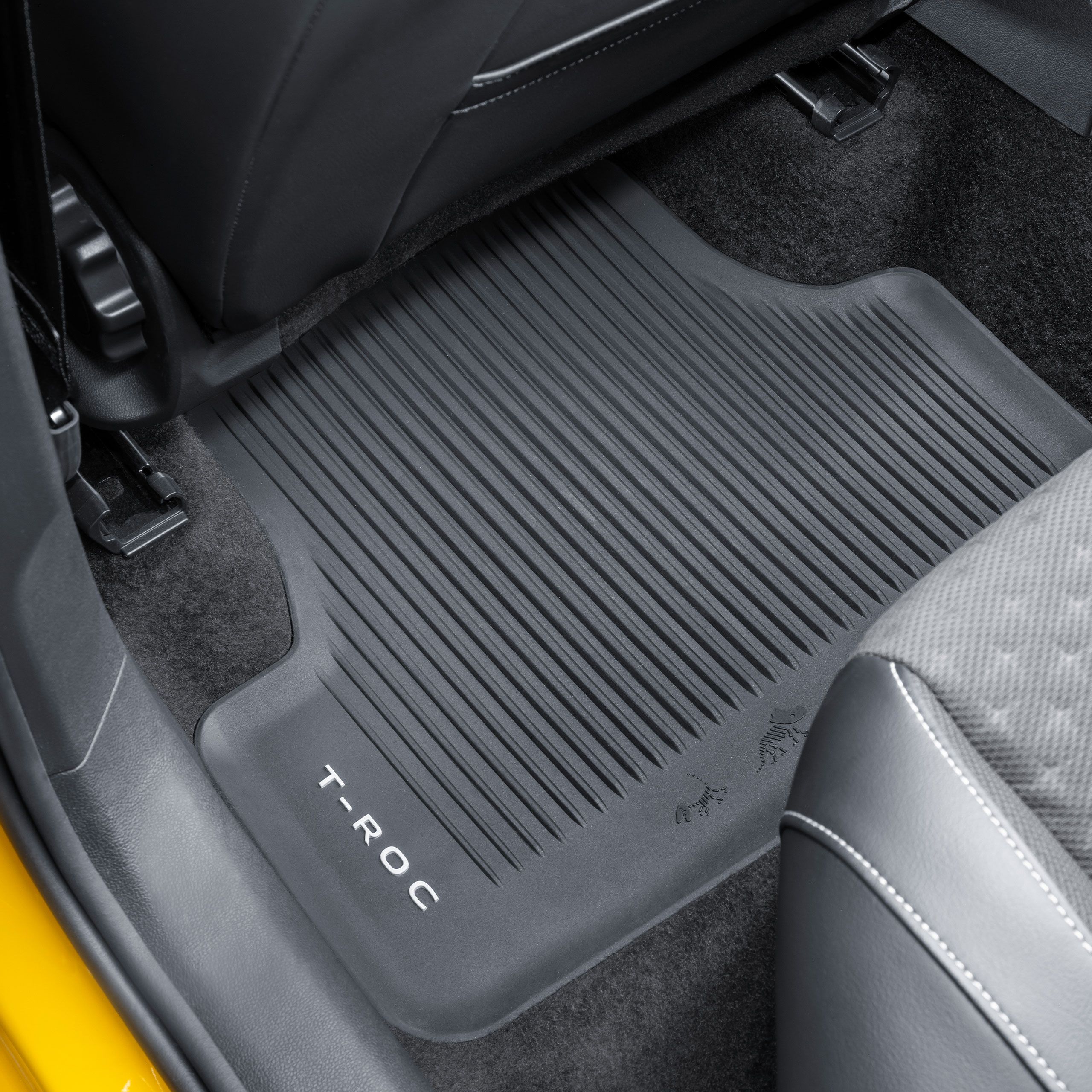 Predné celoročné rohože T-Roc z príslušenstva VW s nápisom vozidla