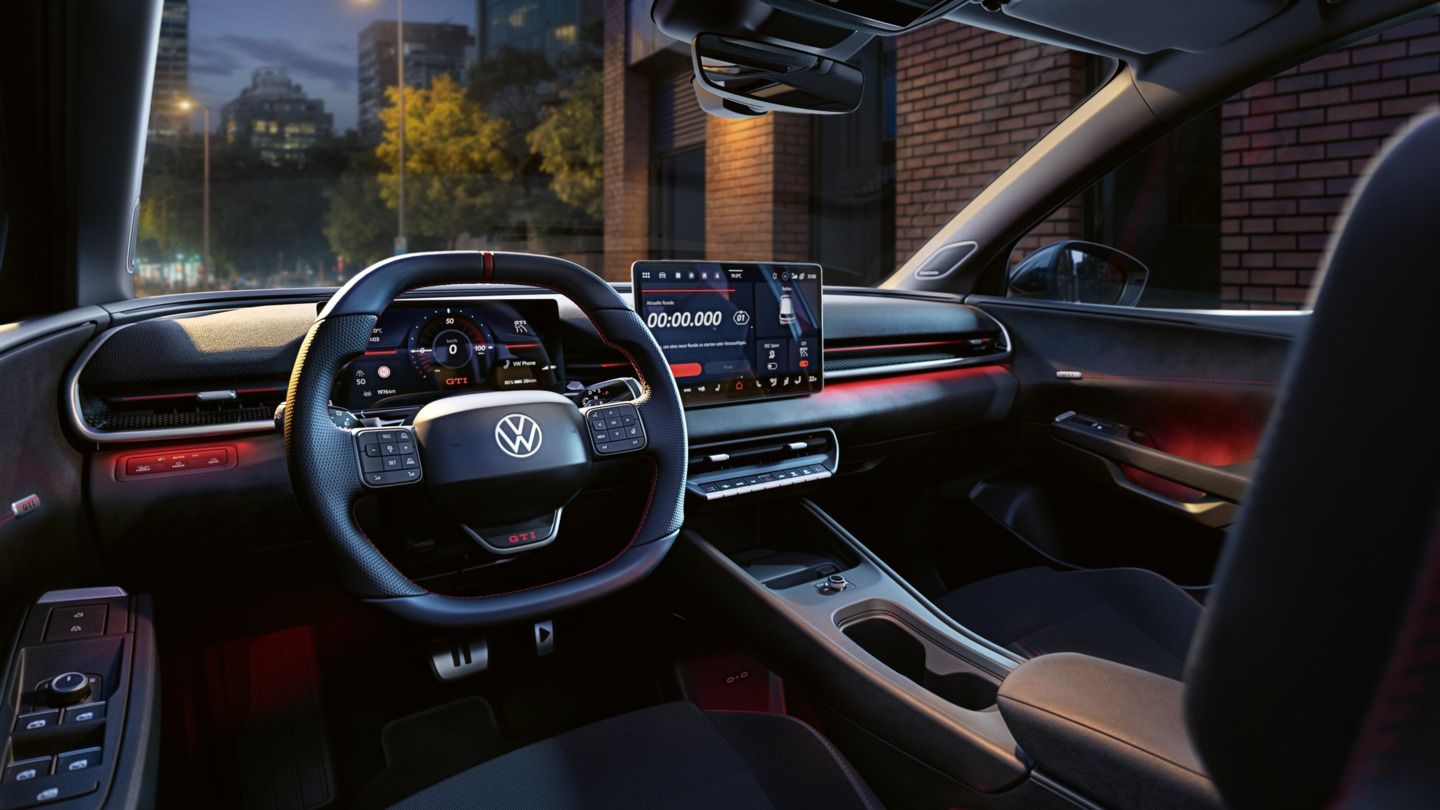 Pohľad na kokpit modelu VW ID. Polo GTI pri večernom osvetlení.