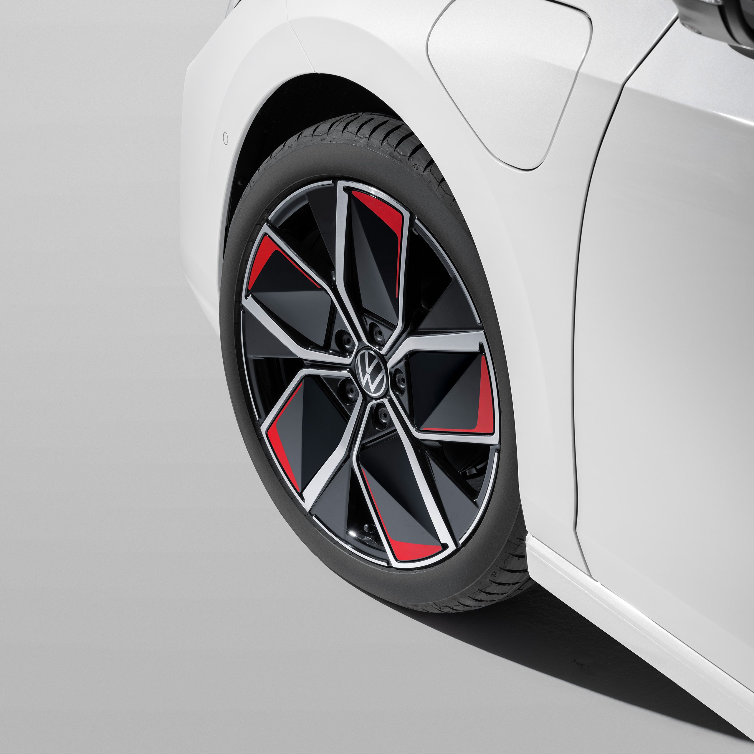 Dizajnové krytky kolies pre disky Leeds na VW Golf