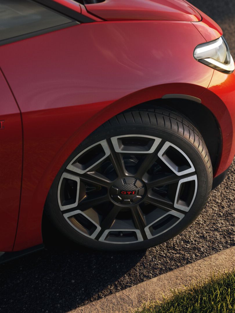 [AI-modified] – Detail disku červeného VW ID.3 GTI.