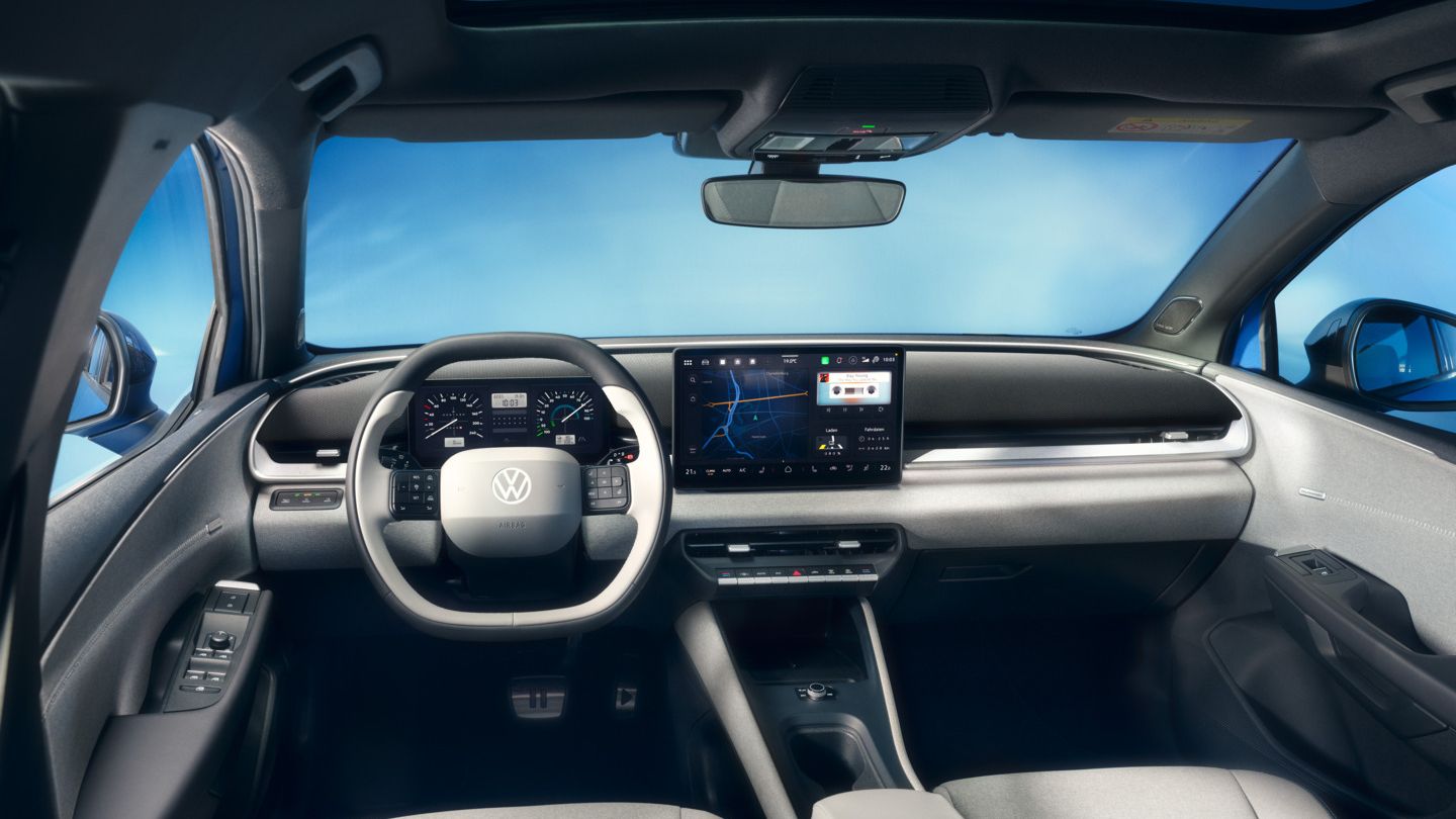 Pohľad na miesto vodiča s volantom a systémom infotainment vo vozidle VW ID. Polo Style.