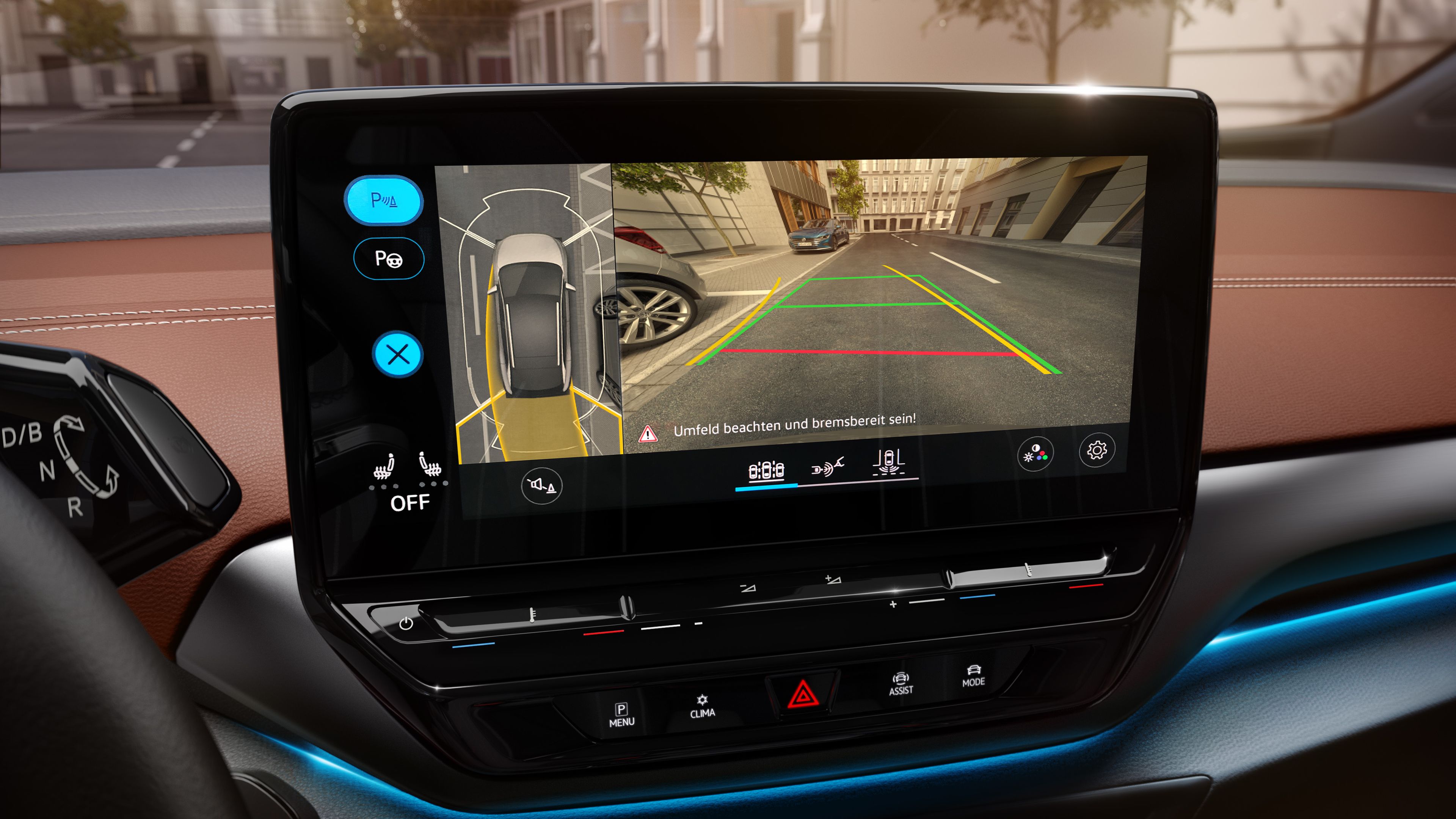 Displej systému infotainment integrovaný v palubnej doske, ktorý zobrazuje pohľad zadnej kamery na okolie za vozidlom. Na displeji sú vyznačené farebné línie na lepšiu orientáciu pri cúvaní. Po ľavej strane sa nachádza aj bočný diagram auta so senzorovými údajmi.