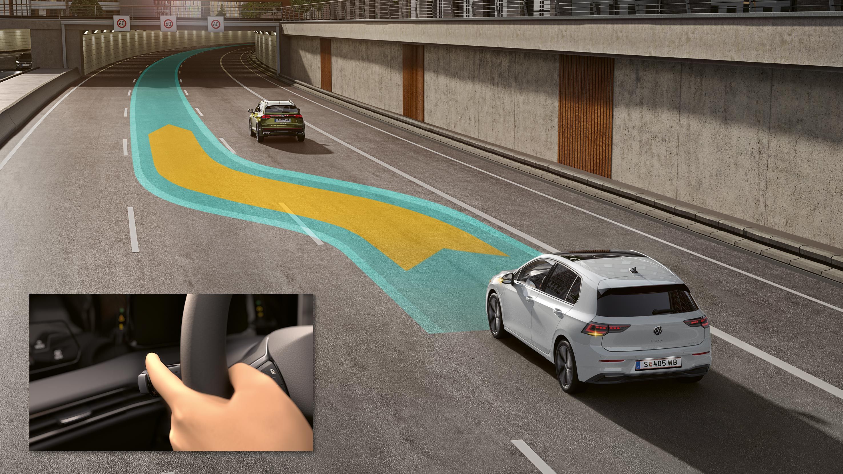 Obrázok schematicky znázorňuje funkčnosť asistenta zmeny jazdného pruhu na príklade vozidla VW Golf.