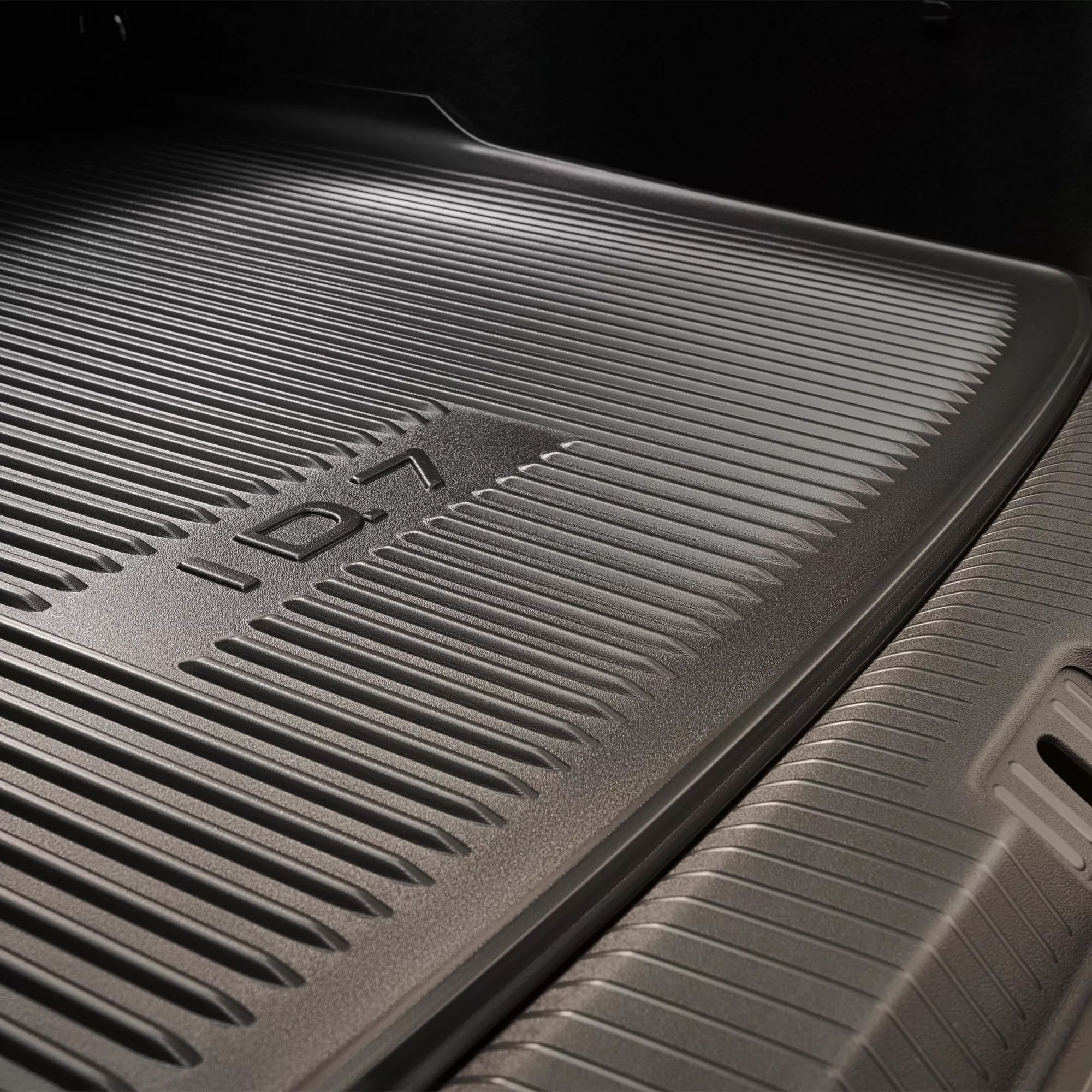 Batožinová rohož z VW príslušenstva s nápisom „ID.7“