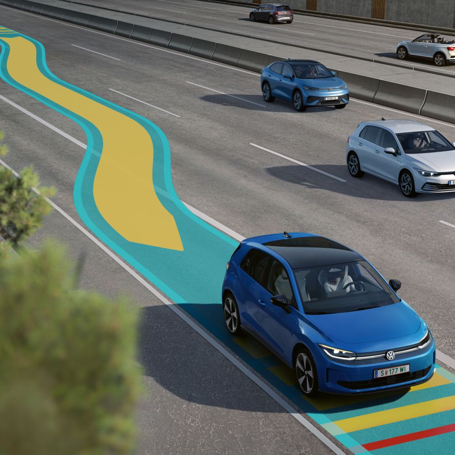 Ilustrácia schematicky znázorňuje fungovanie systému Emergency Assist na príklade modrého vozidla VW ID. Polo.