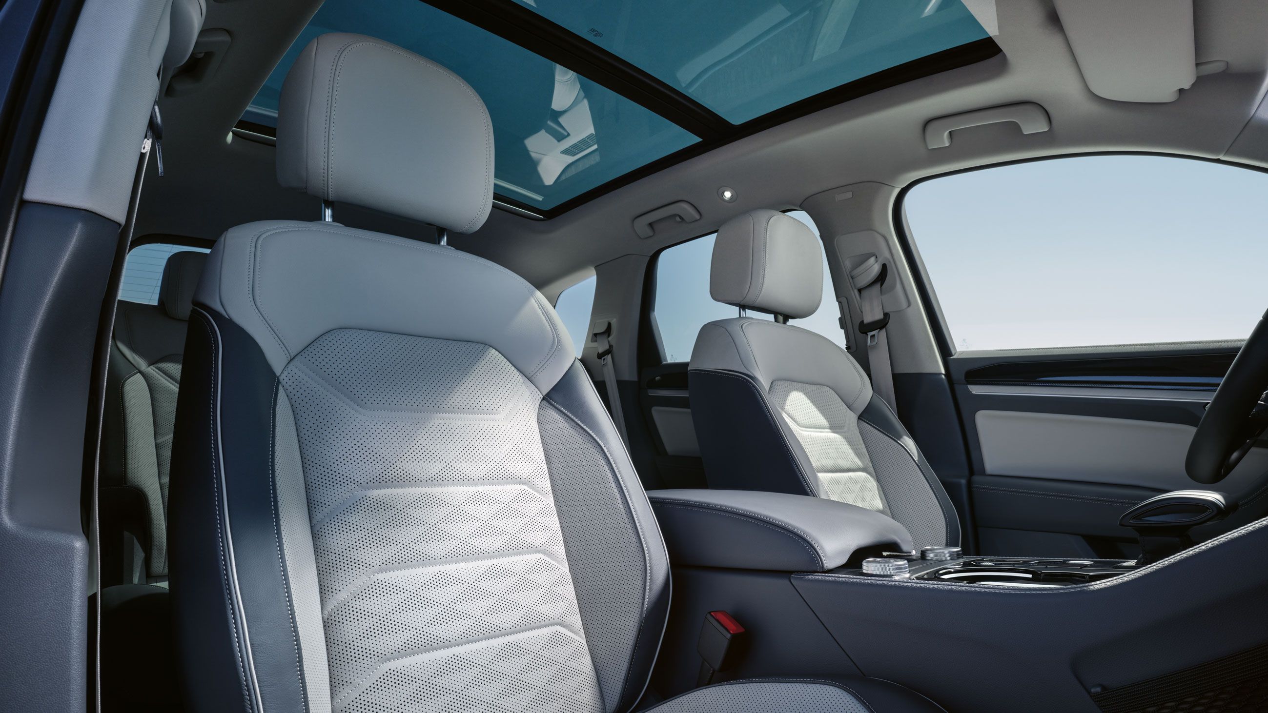 VW Volkswagen Touareg výbava interiéru