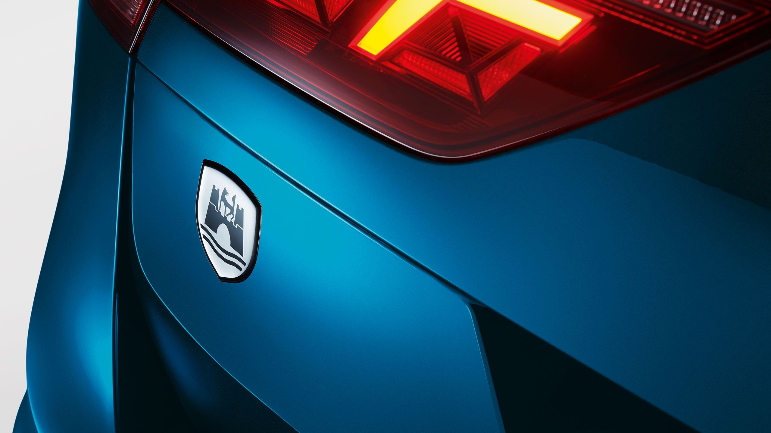 Dekoratívna fólia „Wolfsburg Emblem“ od VW Accessories na zadnú časť vozidla VW