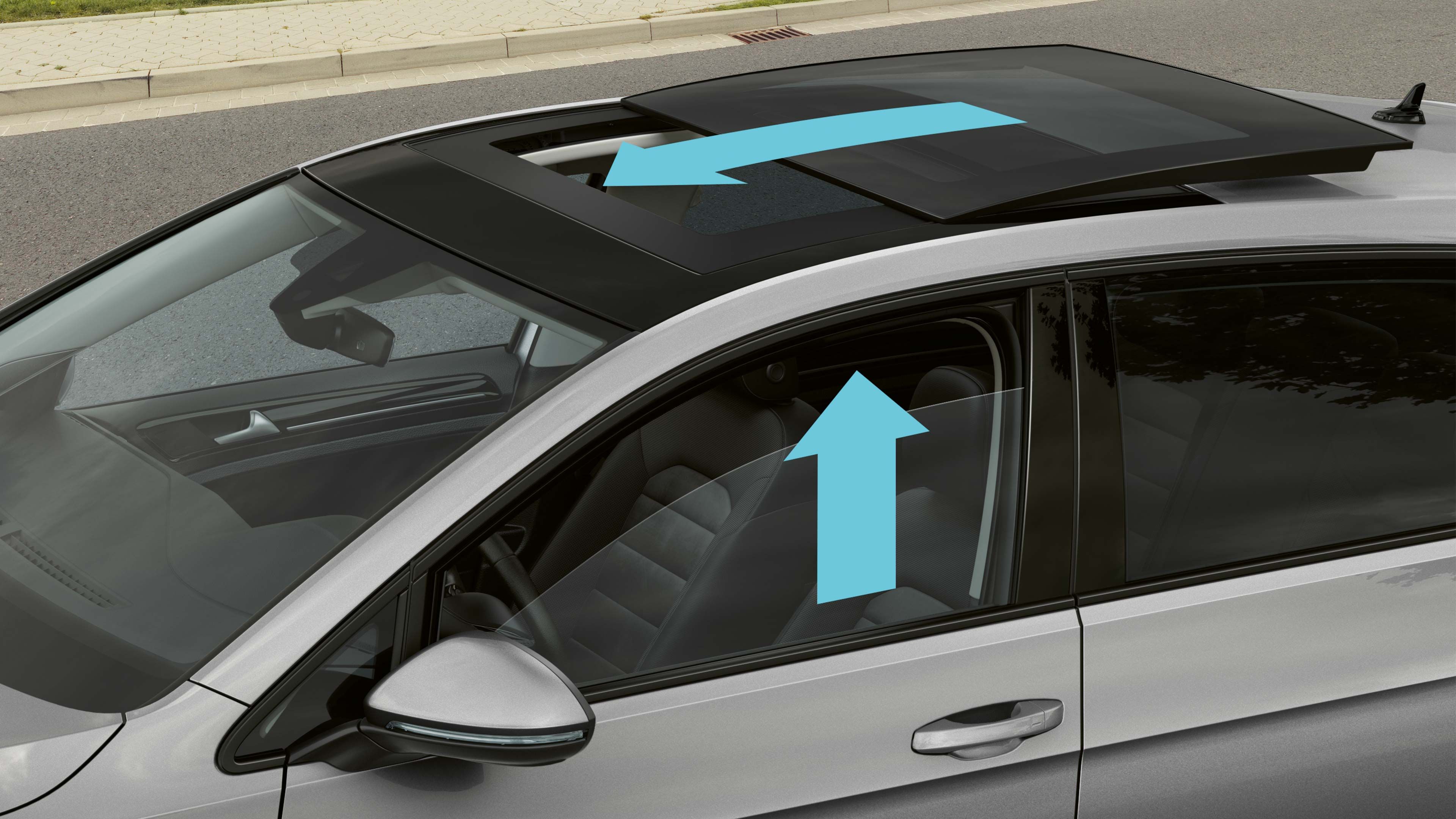 Grafické zobrazenie vozidla, ktorému sa zatvárajú okná vrátane strešného. Je to naznačené šípkami v smere zatvárania okien. Auto je zaparkované na ceste pri chodníku. Obrázok prezentuje proaktívny systém ochrany pasažierov.