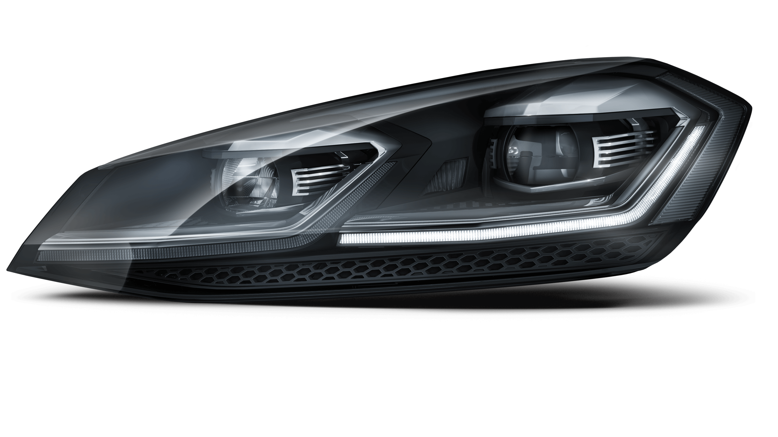Detailný záber na moderný LED svetlomet automobilu so zasvietenou svetelnou lištou..  