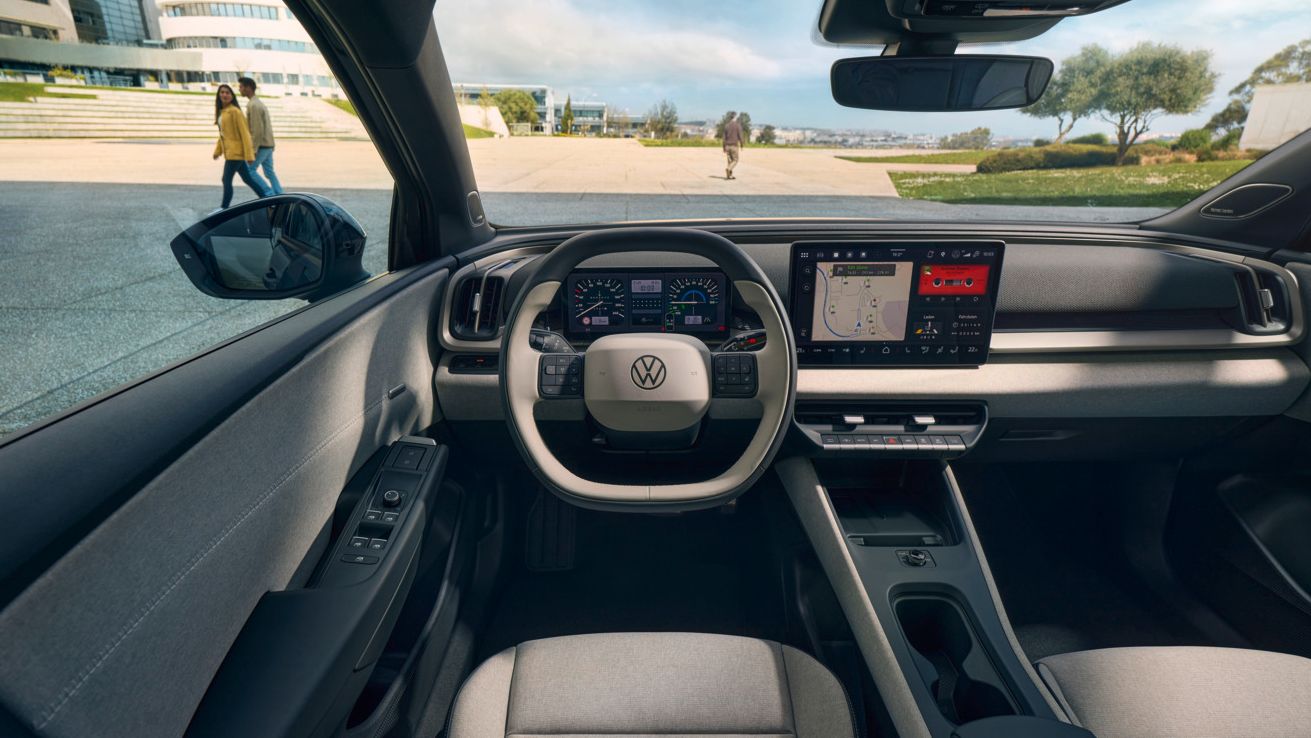 Miesto pre vodiča vo VW ID. Cross s multifunkčným volantom a systémom infotainment.