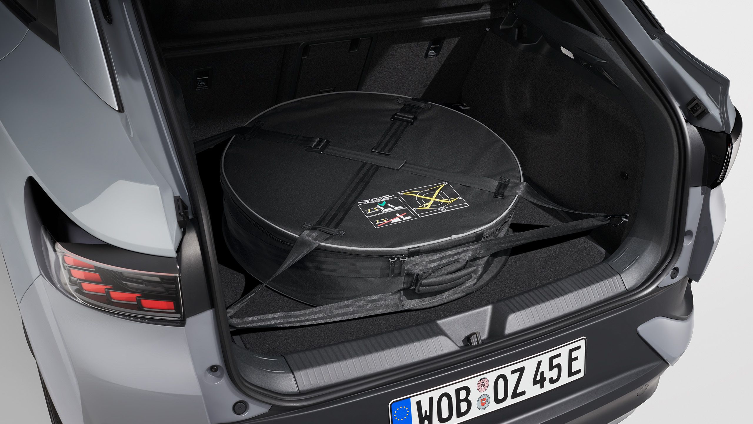 Súprava dojazdového rezervného kolesa v batožinovom priestore VW ID.5