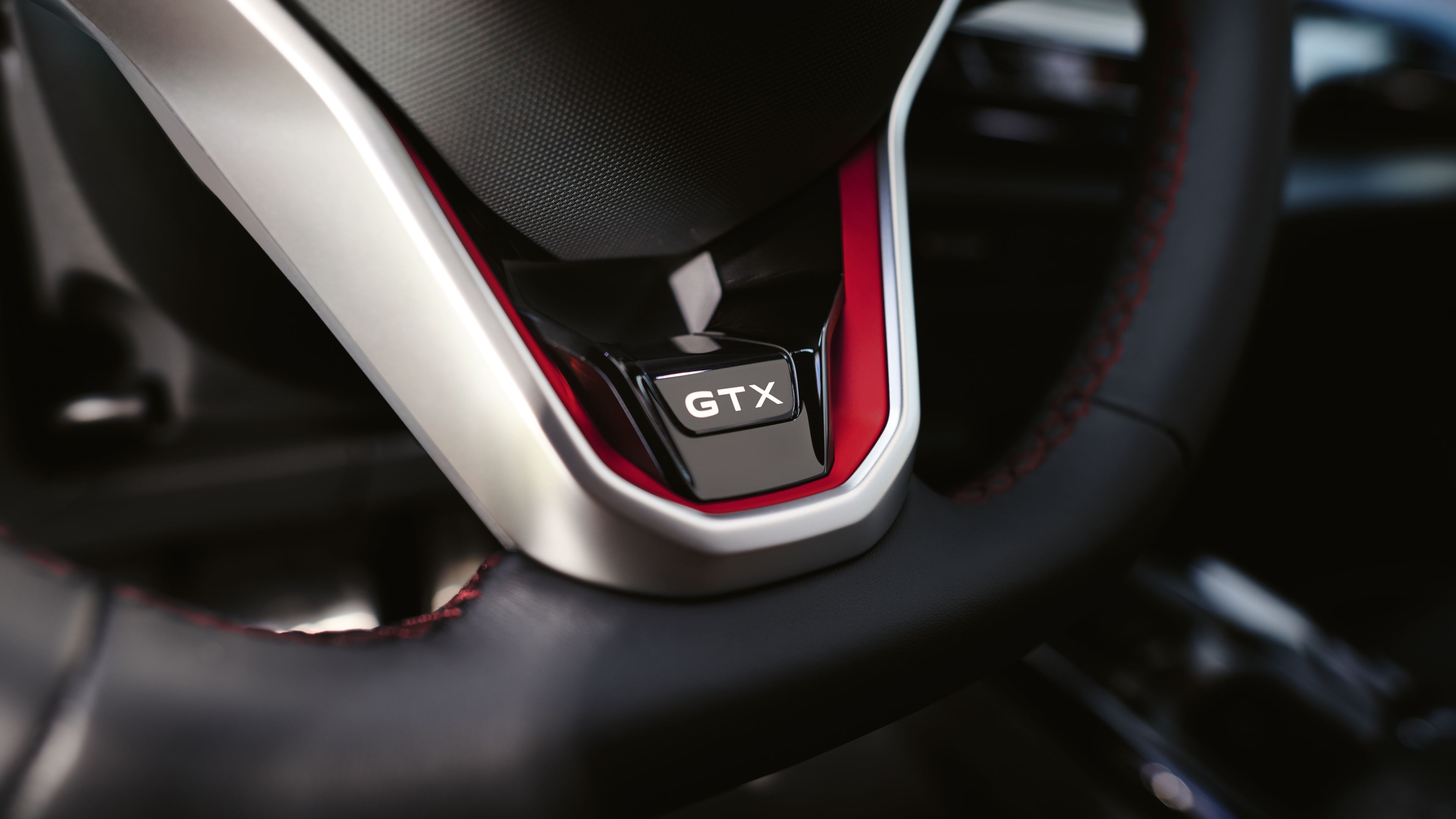 Logo GTX na volante červeného VW ID.5 GTX.