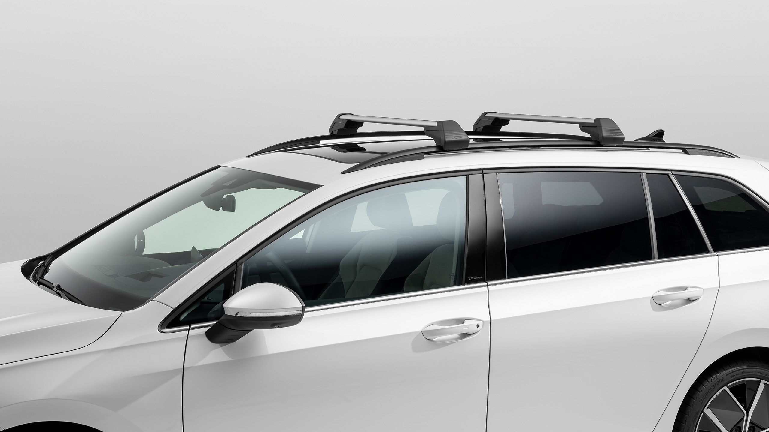 Základný nosič na strechu VW Golf 8 – prepravné riešenia od VW