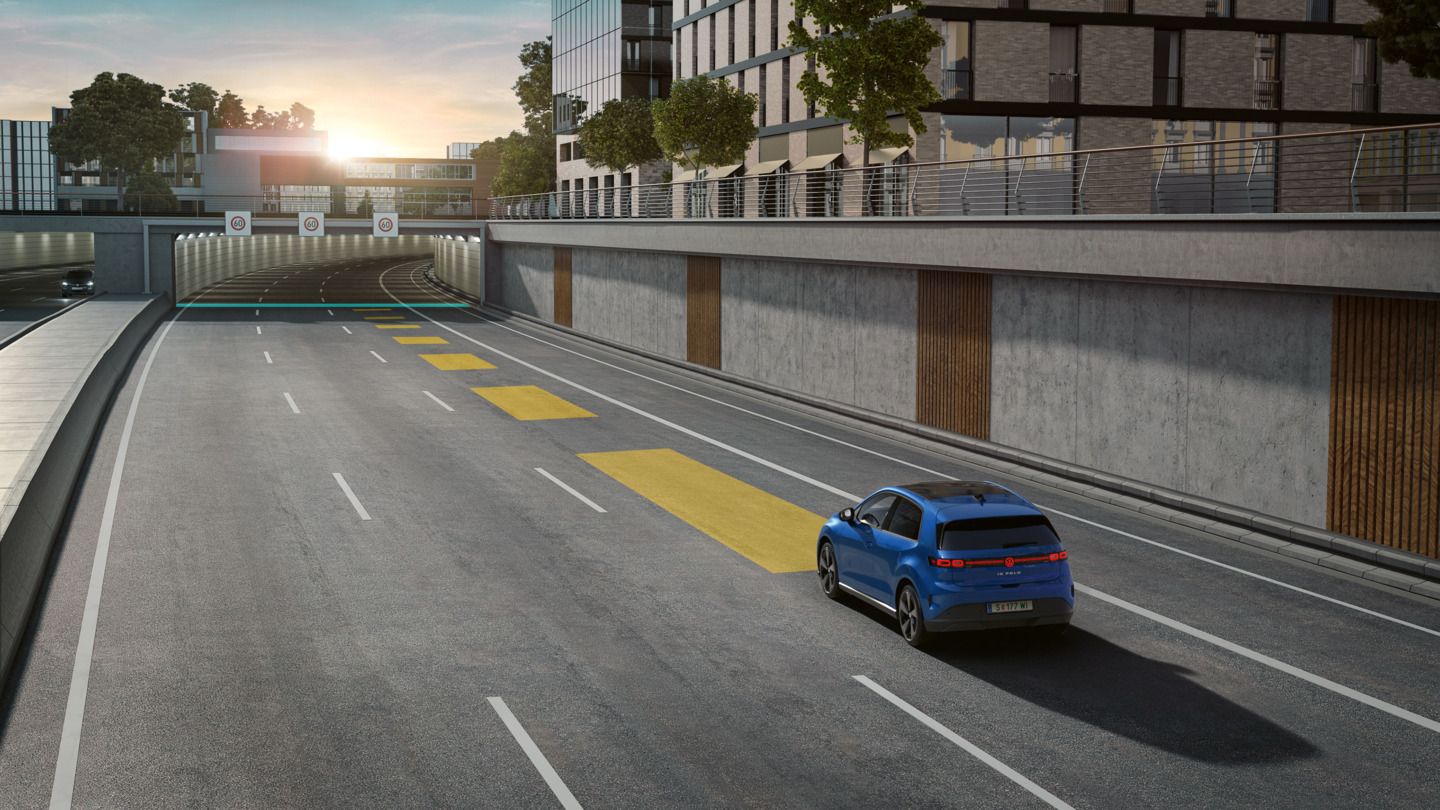 Ilustrácia schematicky znázorňuje na príklade modelu VW ID.Polo princíp fungovania automatického udržiavania vzdialenosti.