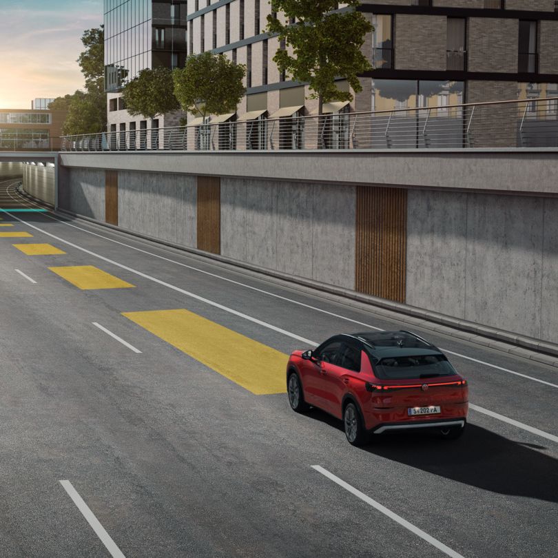 VW T-Roc Ilustrácia schematicky znázorňuje fungovanie adaptívneho tempomatu ACC na príklade vozidla VW T-Roc.