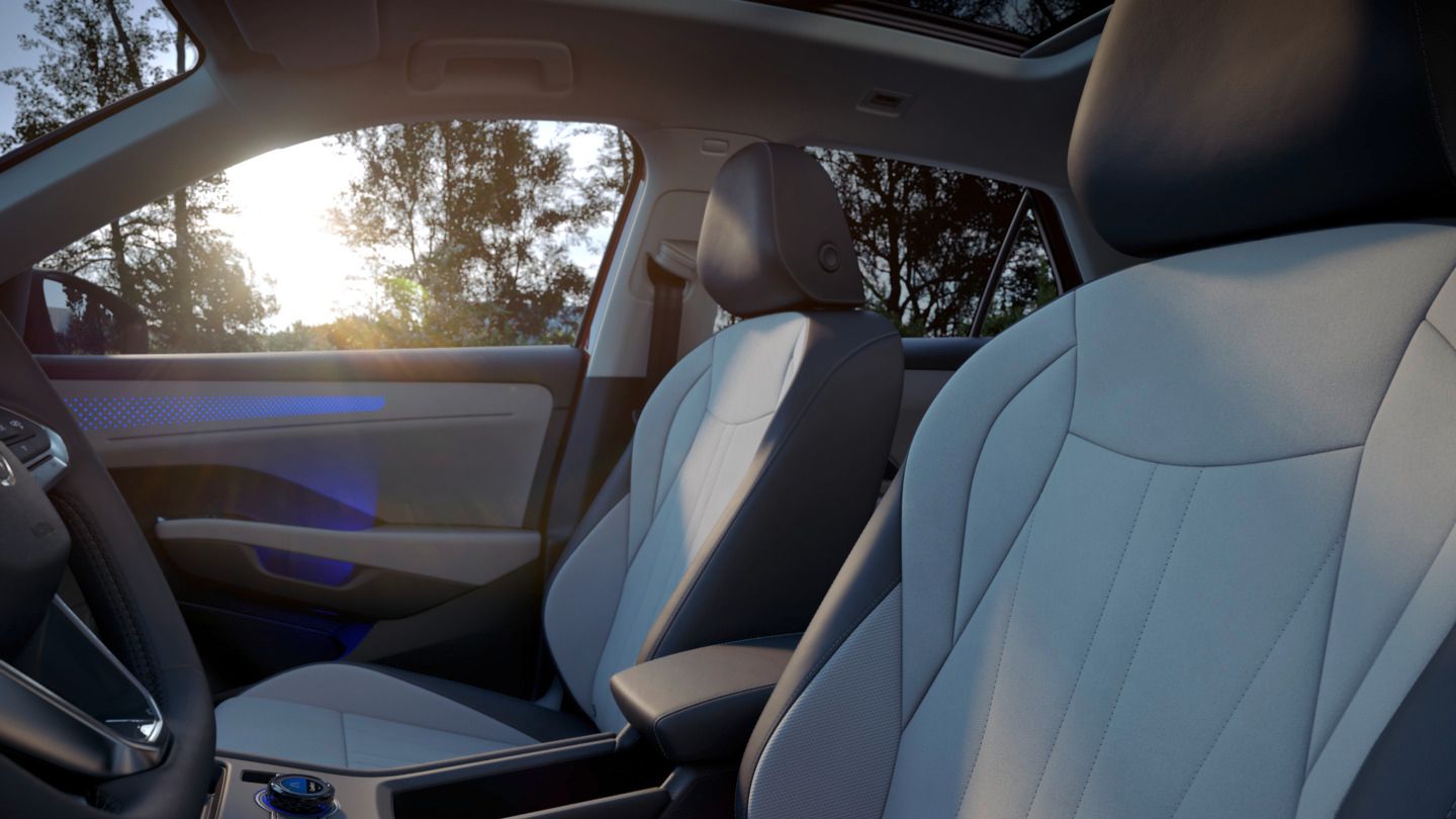 Detailný pohľad na predné sedadlá modelu Volkswagen T-Roc Style čalúnené tkaninou Art Velour.