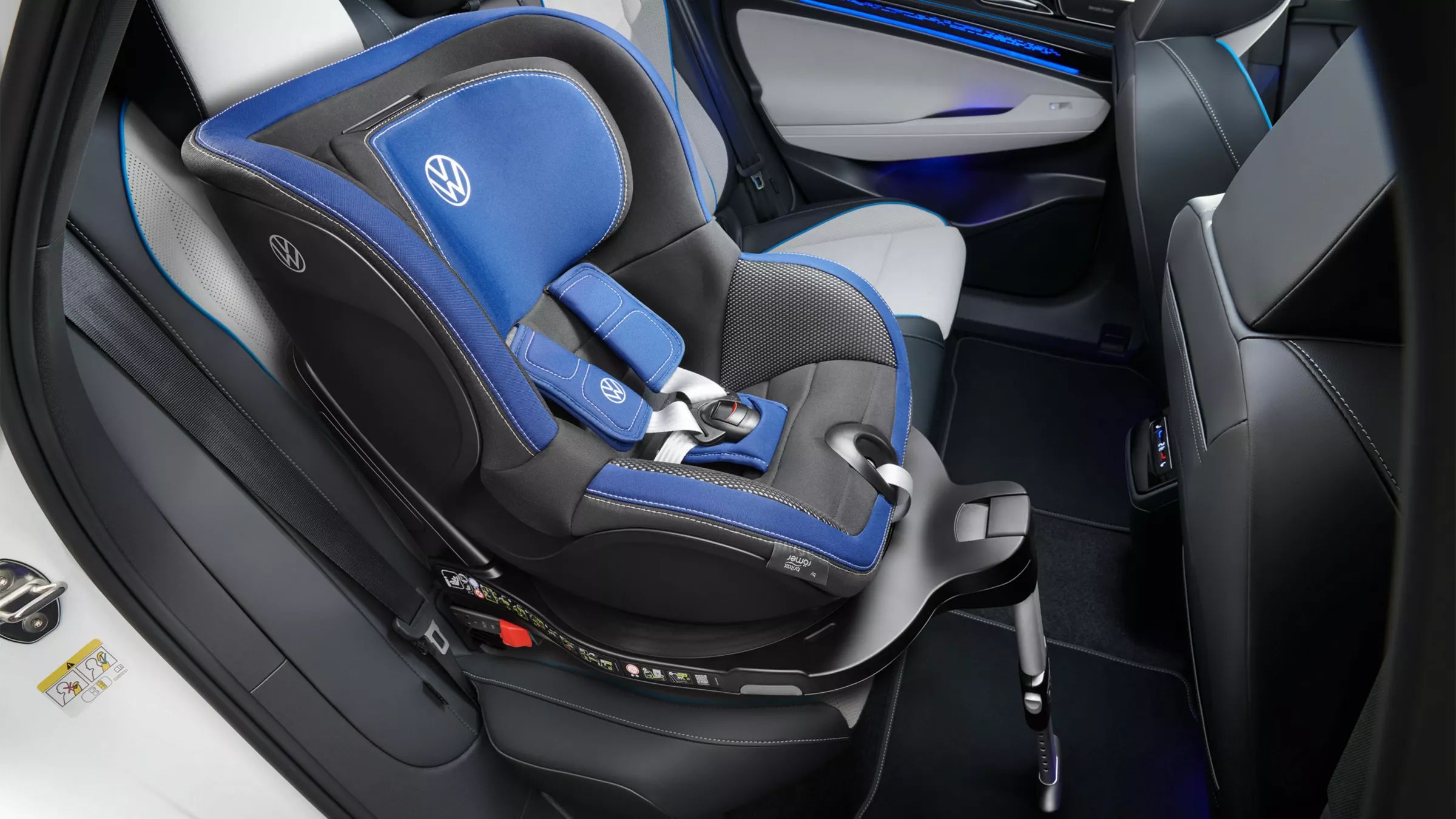 Detská autosedačka „i-SIZE Dualfix“ z príslušenstva VW na zadnom sedadle VW ID.7