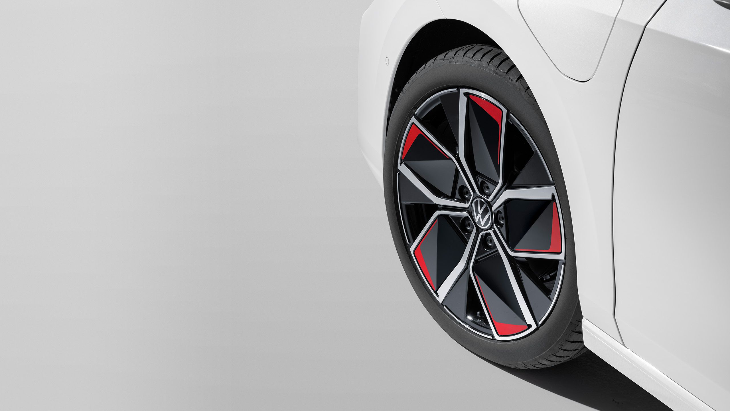Dizajnové krytky kolies pre disky Leeds na VW Golf