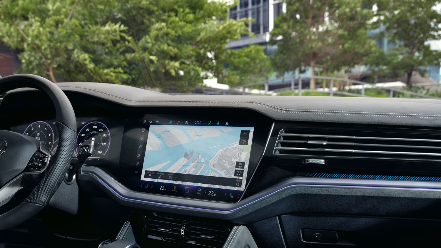 Pohľad na navigačný systém VW Touareg R-Line.