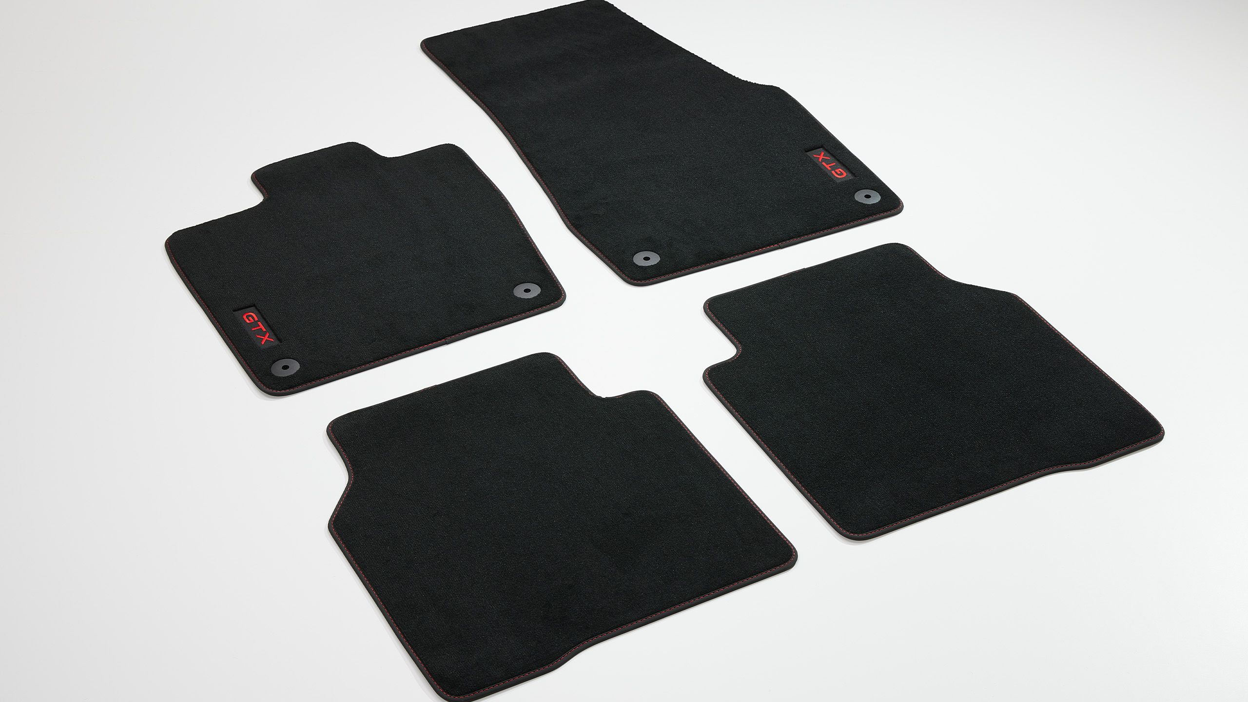 Štvorčlenná sada koberčekov s nápisom GTX